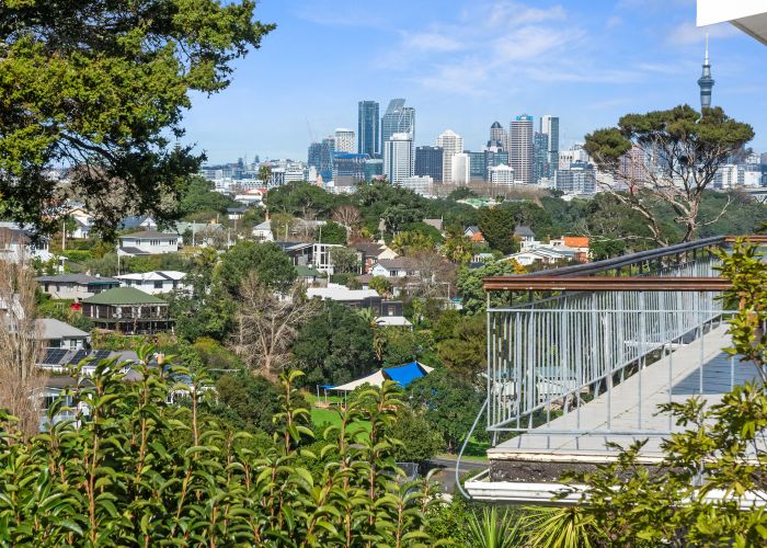  at 32 Seaview Avenue, Northcote, Auckland