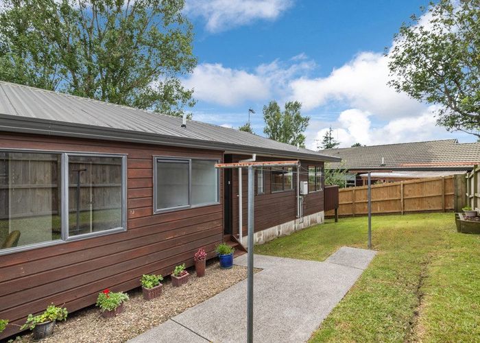  at 2/18 Altair Place, Windsor Park, North Shore City, Auckland