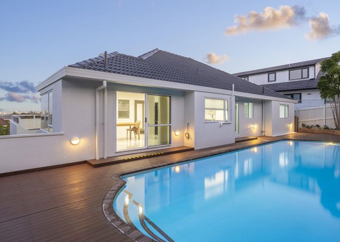  at 2 Bragato Place, Chatswood, North Shore City, Auckland