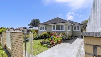  at 692 Richardson Road, Mount Roskill, Auckland
