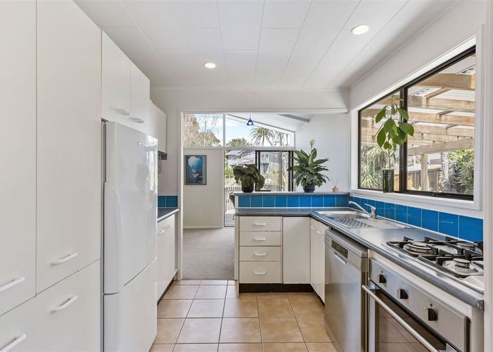  at 64 Tamahere Drive, Glenfield, North Shore City, Auckland
