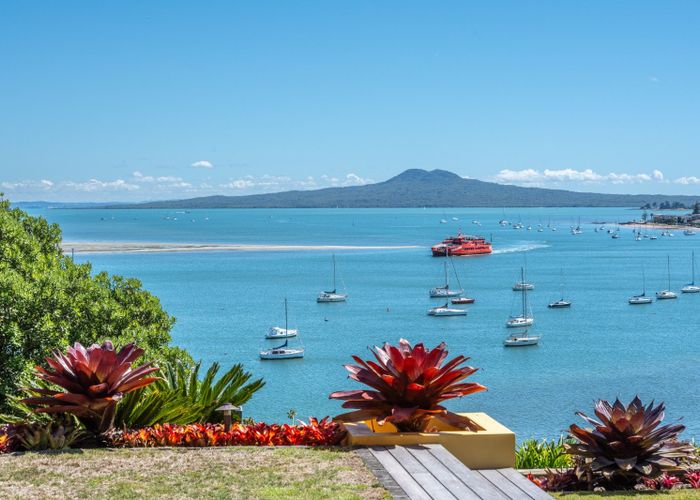  at 33 Takutai Avenue, Half Moon Bay, Auckland