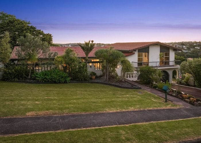  at 100 Becroft Drive, Forrest Hill, Auckland