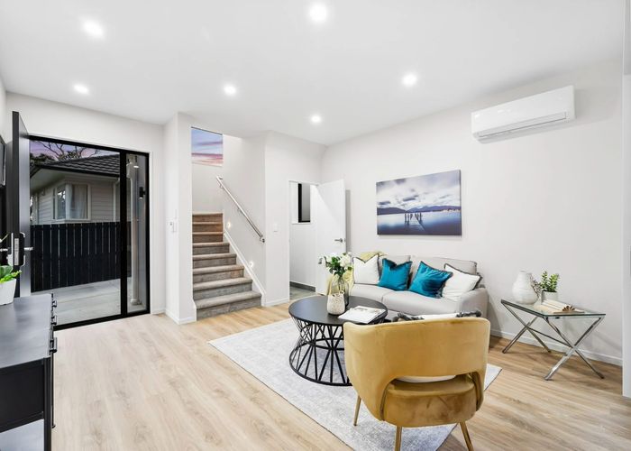  at 2-33 Colwill Road, Massey, Waitakere City, Auckland