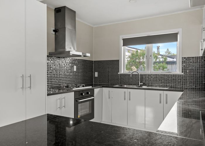  at 2/8 Winspear Place, Manukau, Manukau City, Auckland