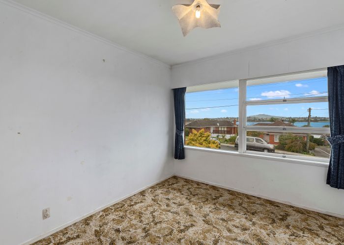  at 100 Sylvan Avenue, Northcote, Auckland