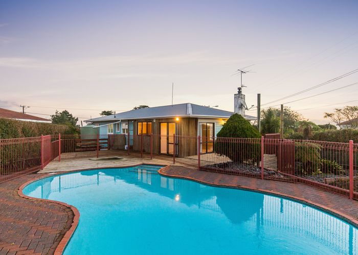  at 129 Wallace Road, Mangere Bridge, Auckland