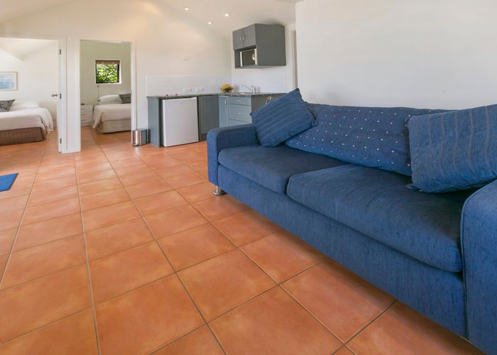  at 4 Bay Road, Palm Beach, Waiheke Island
