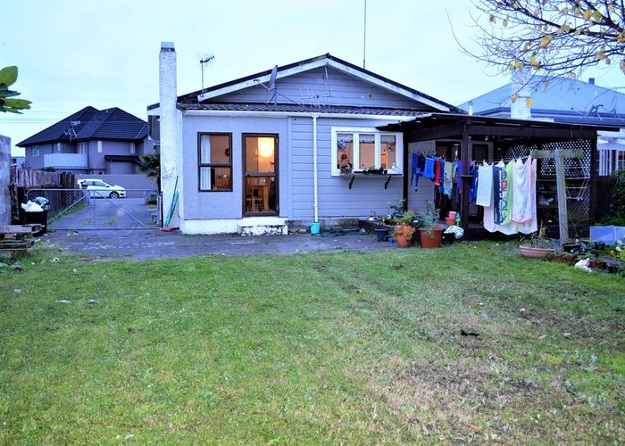 Free property data for 64 Charles Street, Westshore, Napier homes.co.nz