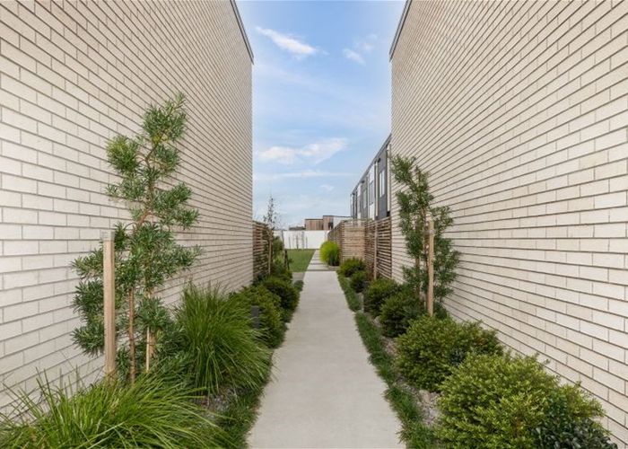  at 8/1 Vialou Street, Hamilton Central, Hamilton