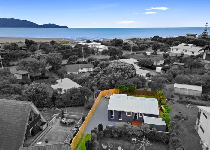  at 7A William Street, Waikanae Beach, Waikanae