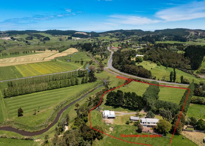  at 1616 State Highway 16, Helensville, Helensville