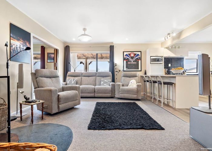  at 57 Longburn Road, Henderson, Auckland