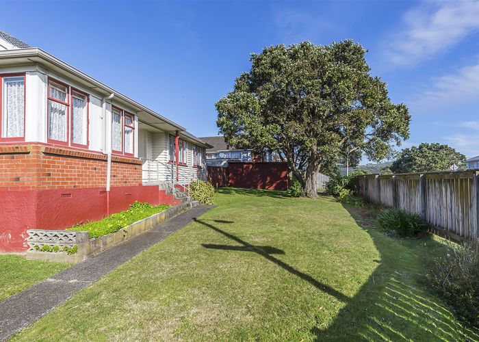  at 2 Arahura Crescent, Waitangirua, Porirua