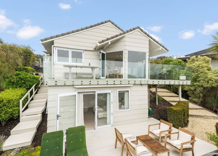  at 2/1 Eastcliffe Road, Castor Bay, Auckland