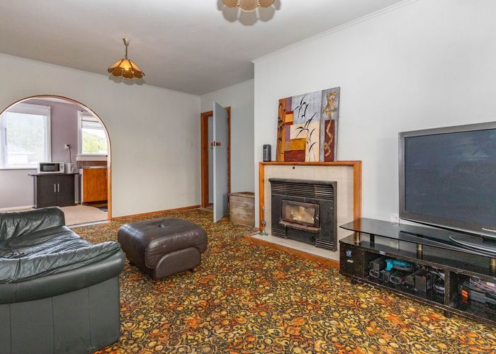  at 96 Hall Street, Cobden, Grey, West Coast