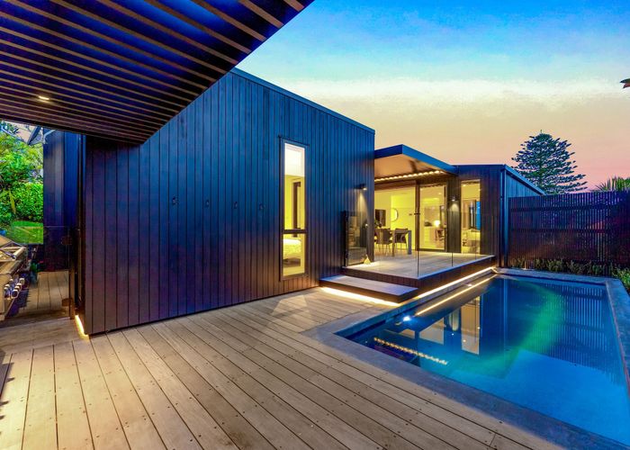  at 4 Gulf View Road, Murrays Bay, North Shore City, Auckland