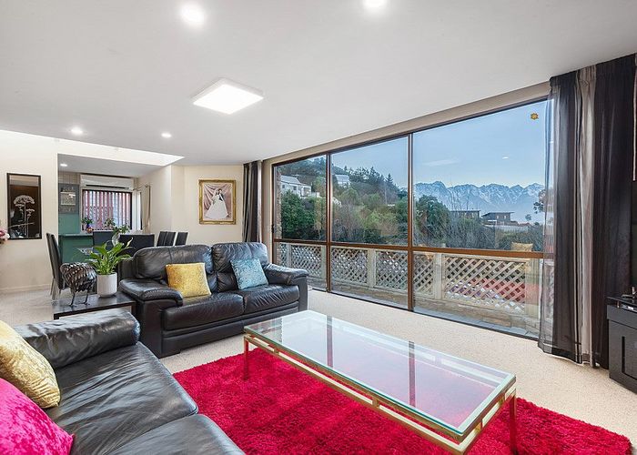  at 10 Williams Street, Sunshine Bay, Queenstown