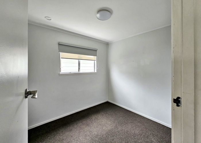  at 2/15 Queen Mary Avenue, New Lynn, Waitakere City, Auckland