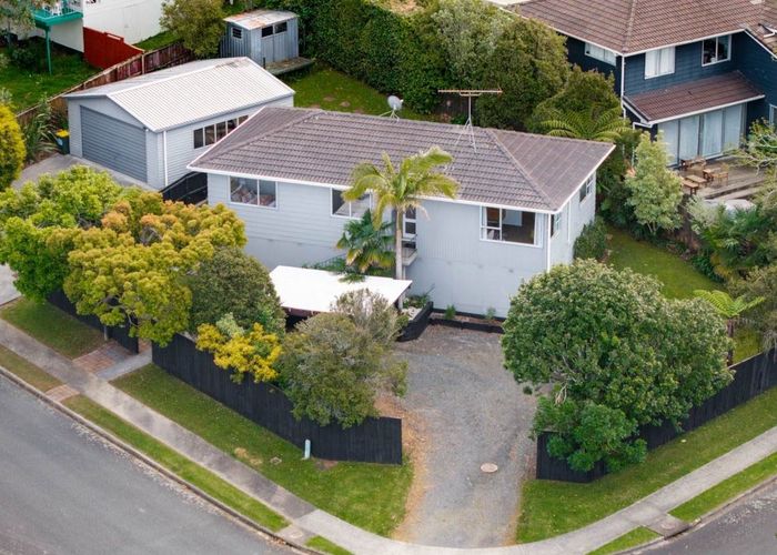  at 1 Babington Place, Torbay, Auckland