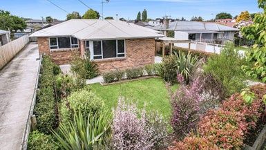  at 15 Glenview Terrace, Glenview, Hamilton
