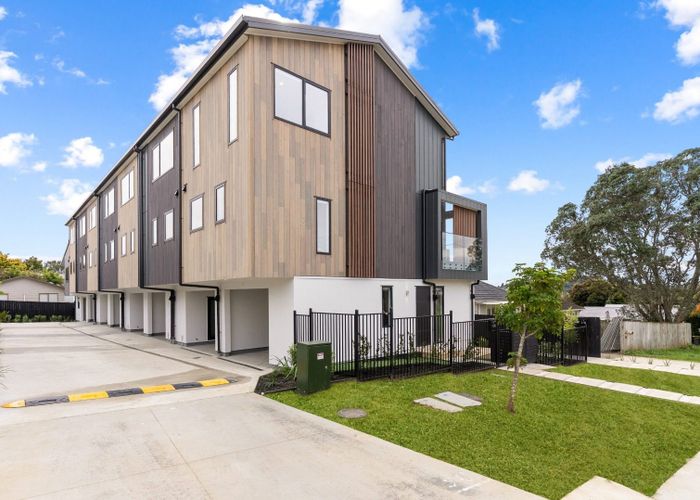  at 7/10 Fairclough Road, Beach Haven, North Shore City, Auckland