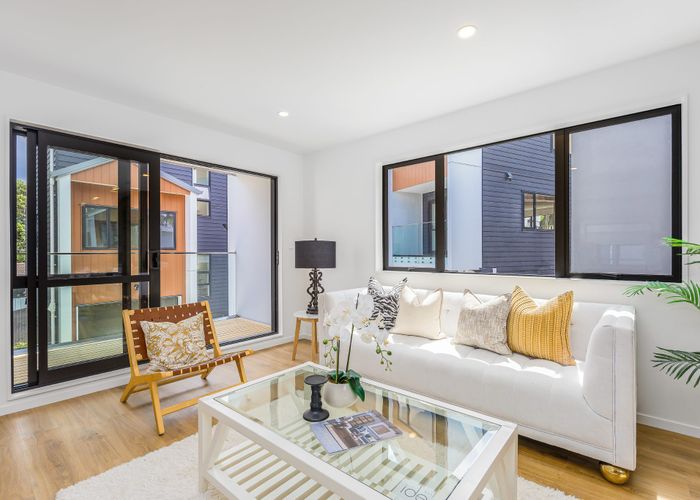  at 4/6 Woodhouse Place, West Harbour, Waitakere City, Auckland