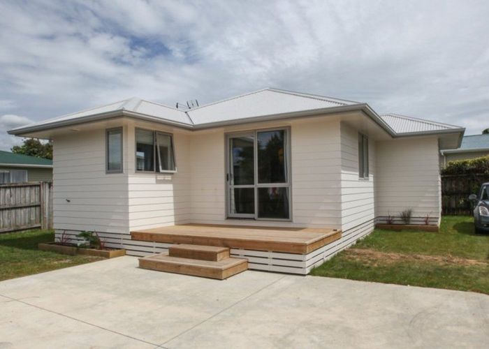  at 40 Garden Heights Avenue, Glenview, Hamilton