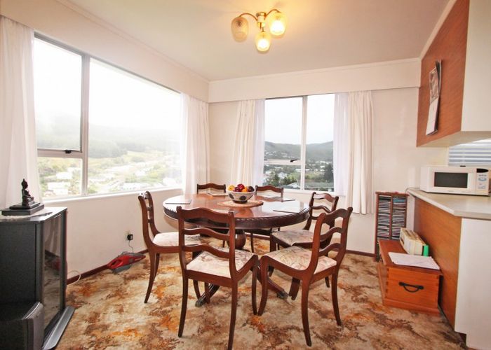  at 2/94 Taylor Terrace, Tawa, Wellington