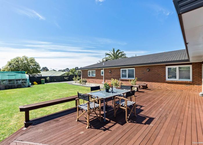  at 19 Bob Charles Drive, Golflands, Auckland