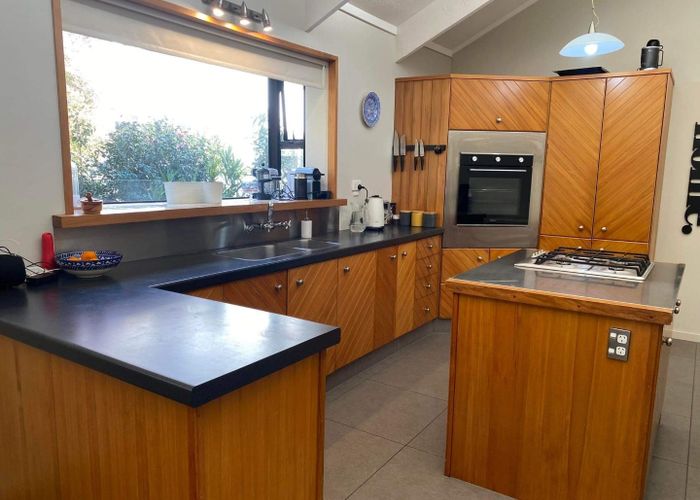  at 12 Pembridge Lane, Westmorland, Christchurch