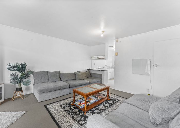  at 2/79 Mangere Road, Otahuhu, Auckland