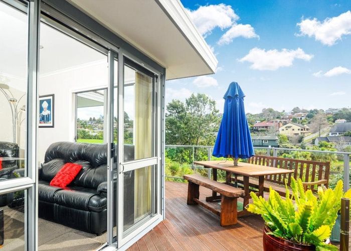  at 17 Bayside Drive, Browns Bay, Auckland