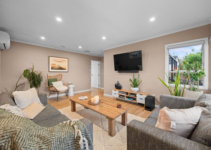  at 15 Landow Place, Henderson, Waitakere City, Auckland