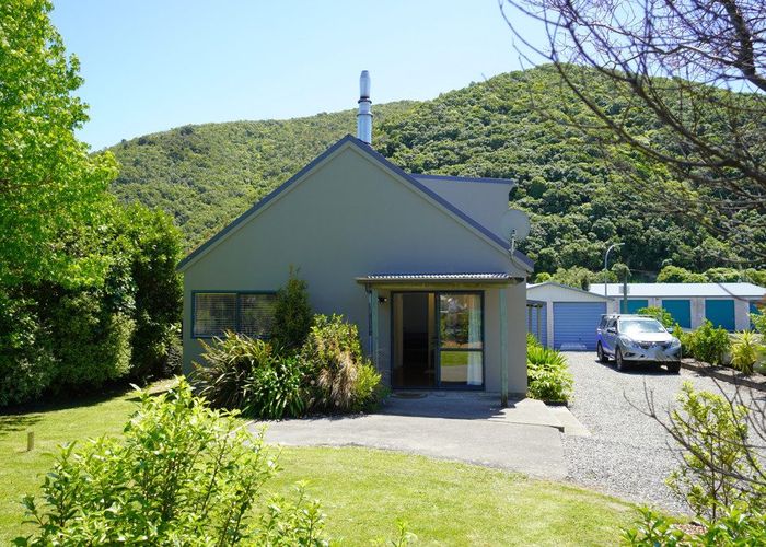  at 44 Beach Road, Waikawa, Picton