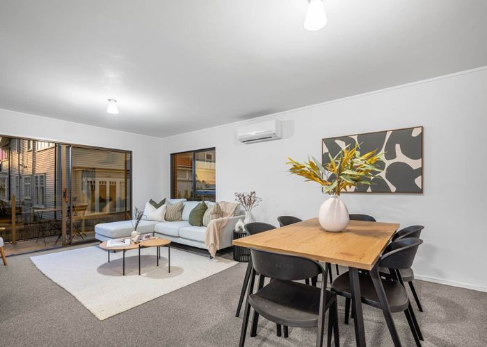  at 2/59 Norwood Road, Bayswater, North Shore City, Auckland