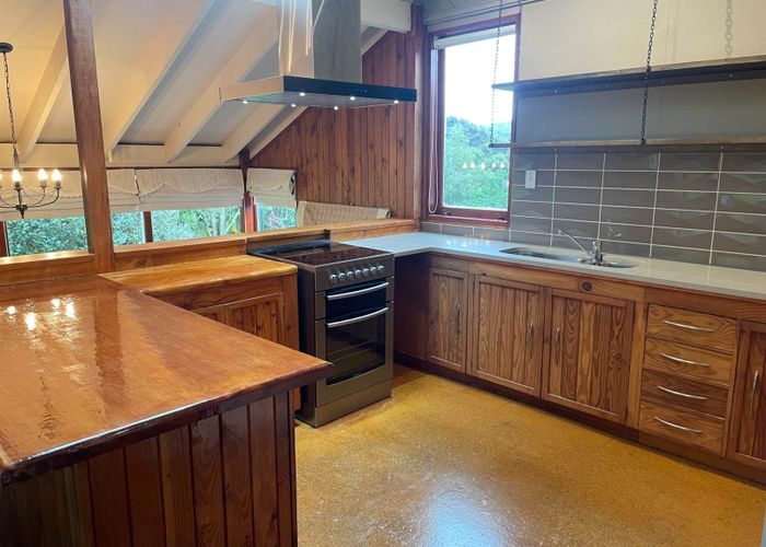  at 10 Jays Road, Titirangi, Waitakere City, Auckland