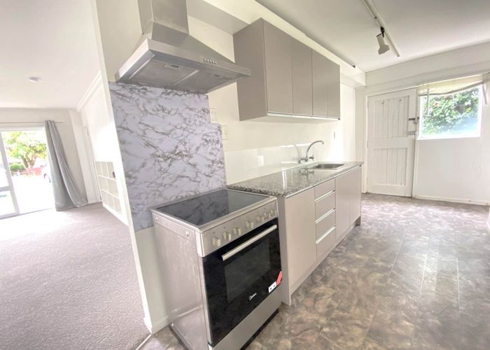  at 8 Anarahi Place, Mangere Bridge, Auckland