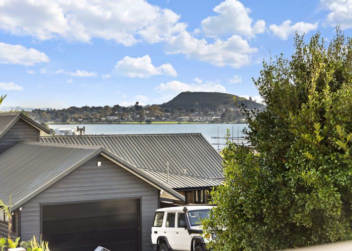  at 21 Venus Place, Half Moon Bay, Auckland
