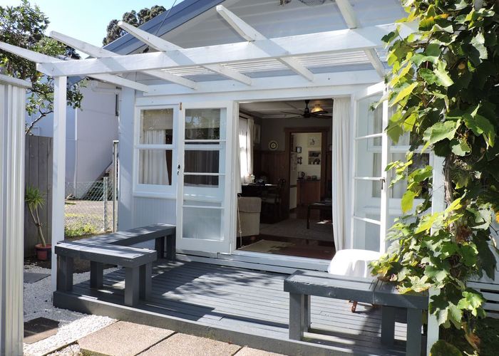  at 2 Aputa Avenue, Te Puru