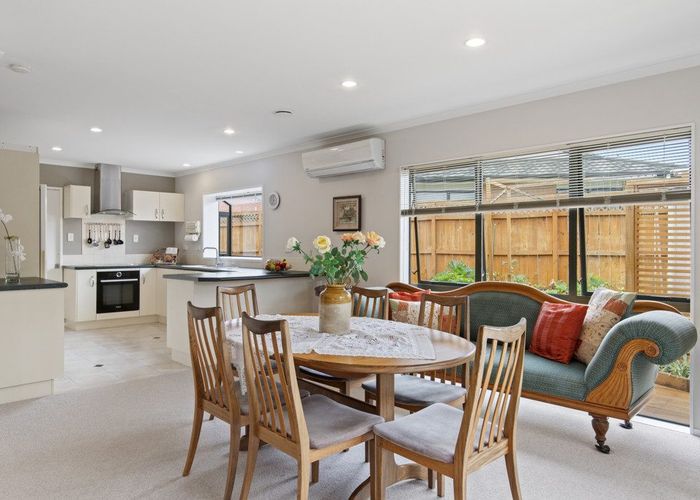  at 7 Halstead Place, Huntington Park, Auckland