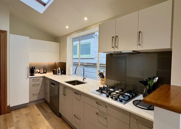  at 2/9 King Edward Parade, Devonport, North Shore City, Auckland