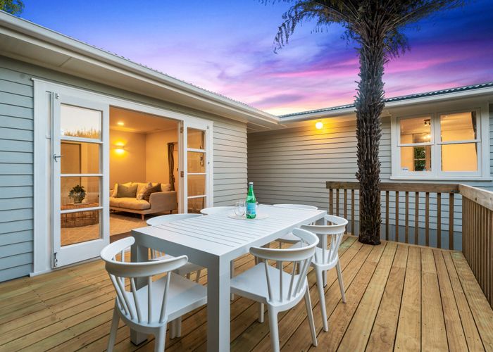  at 1/12 Selwyn Crescent, Forrest Hill, North Shore City, Auckland