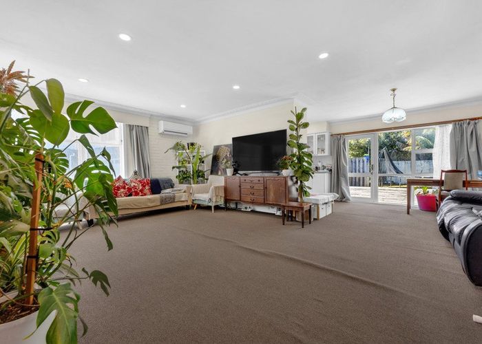  at 6 Glenvil Lane, Te Atatu Peninsula, Auckland