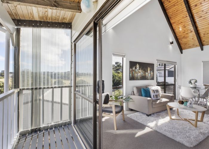  at 18 Delshaw Avenue, Stanmore Bay, Whangaparaoa