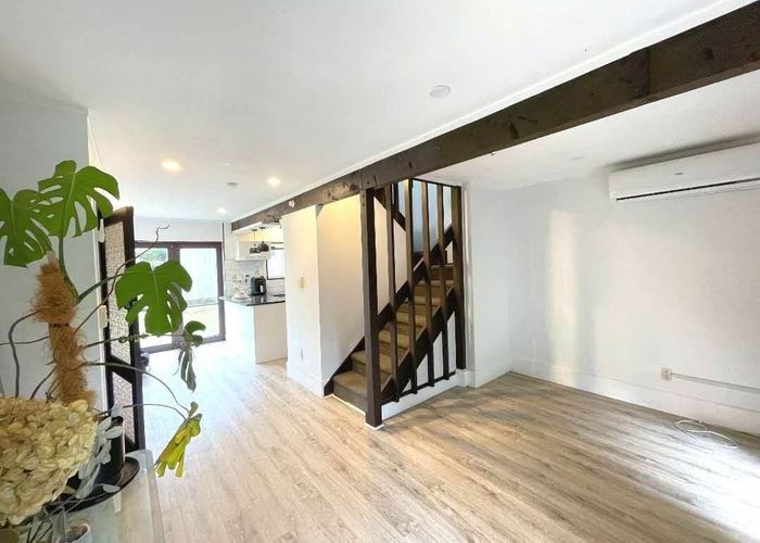  at 2/104 Pakuranga Road, Pakuranga, Manukau City, Auckland