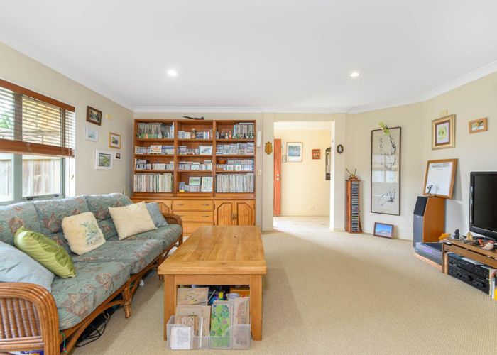  at 1 Mary Forgham Drive, Greenhithe, Auckland