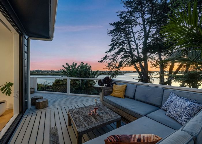  at 20 Cade Place, Weymouth, Auckland