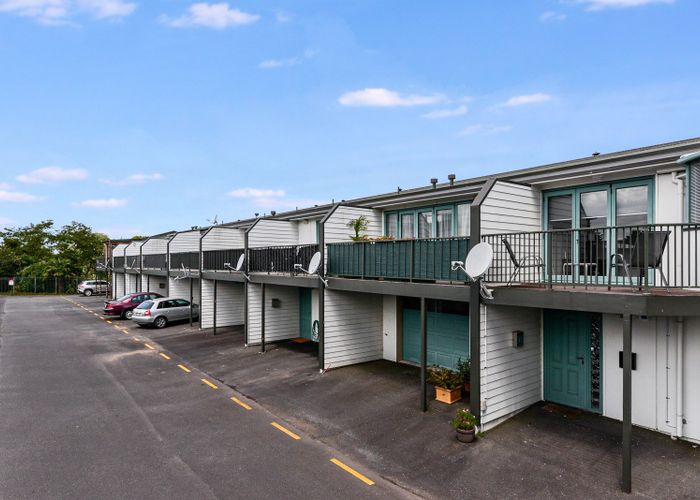 at 3/11 Bryce Lane, Hamilton Central, Hamilton