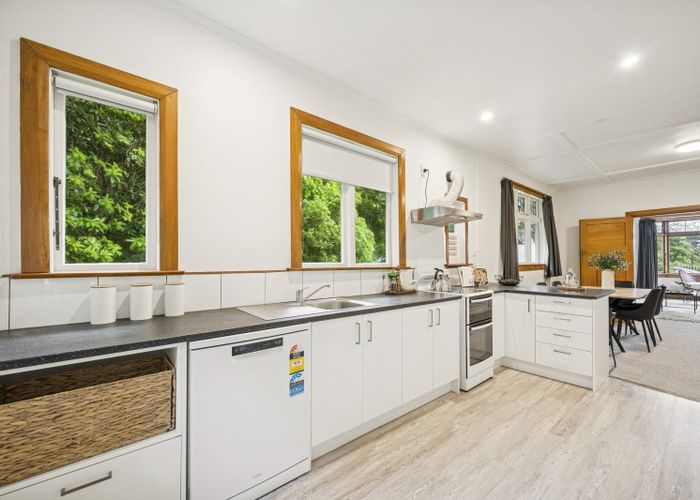  at 21 Laura Avenue, Brooklyn, Wellington, Wellington